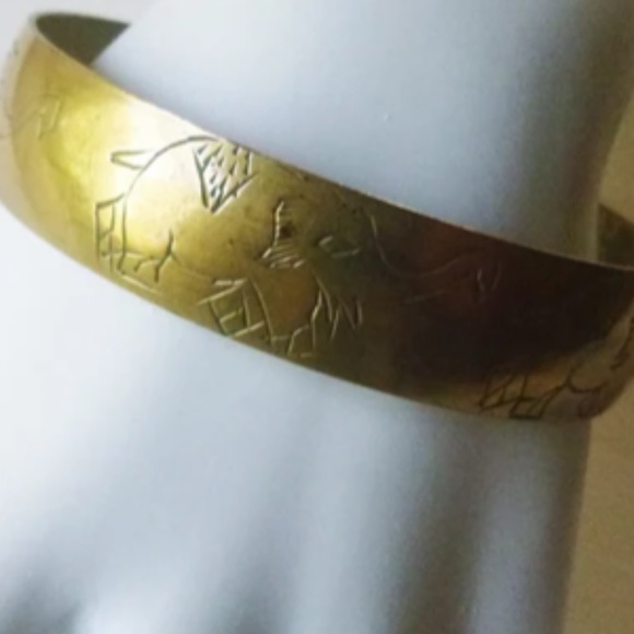 Jewelry - 8” Vintage Elephant bangle bracelet